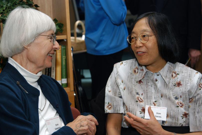 Participants in dialogue at '04 Ikeda Forum